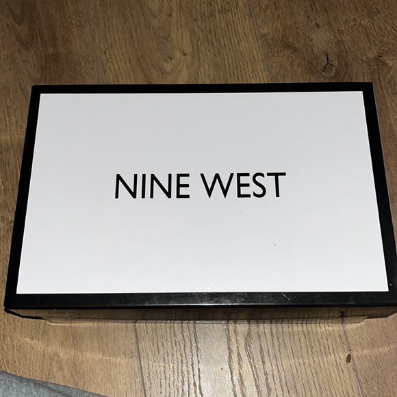 Nine West woman’s size 7 floral print heels. - Picture 8 of 9